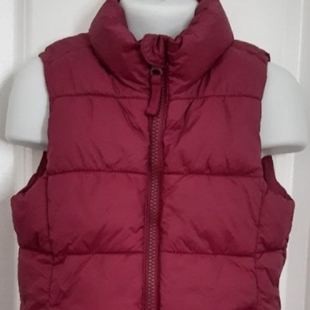Burgundy Old Navy vest Size Girls M (8). Excellent condition. Like new!
